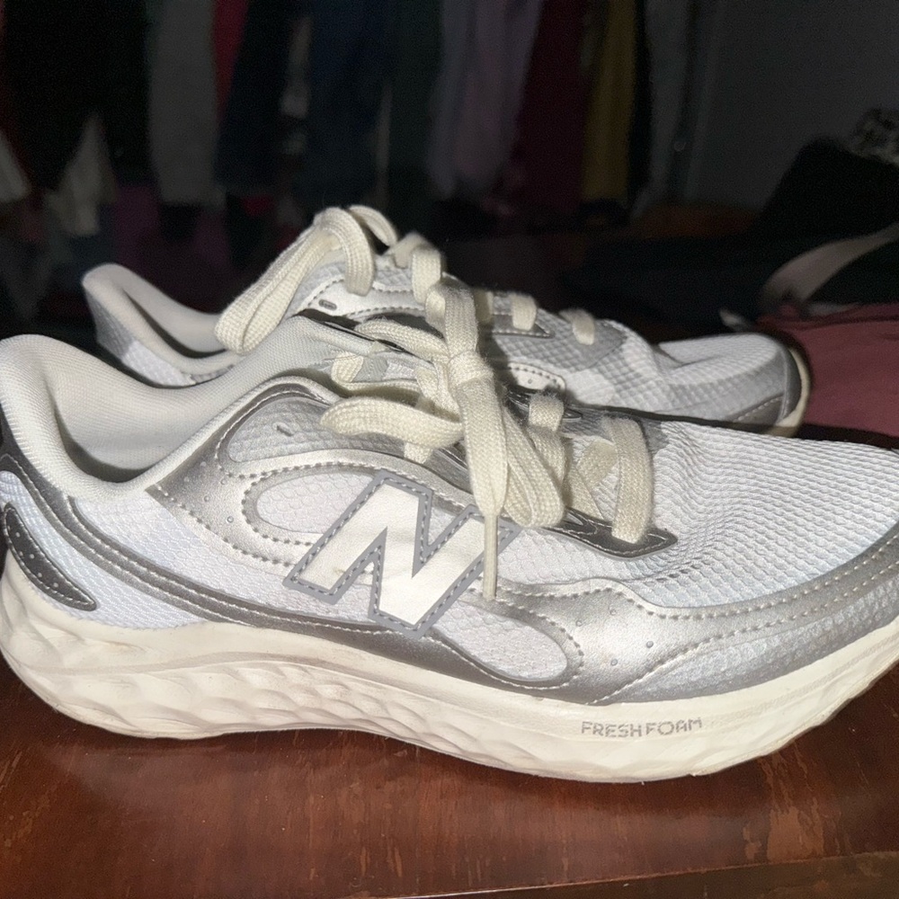 New Balance Arishi v4 Women's White and Silver Athletic Shoes
